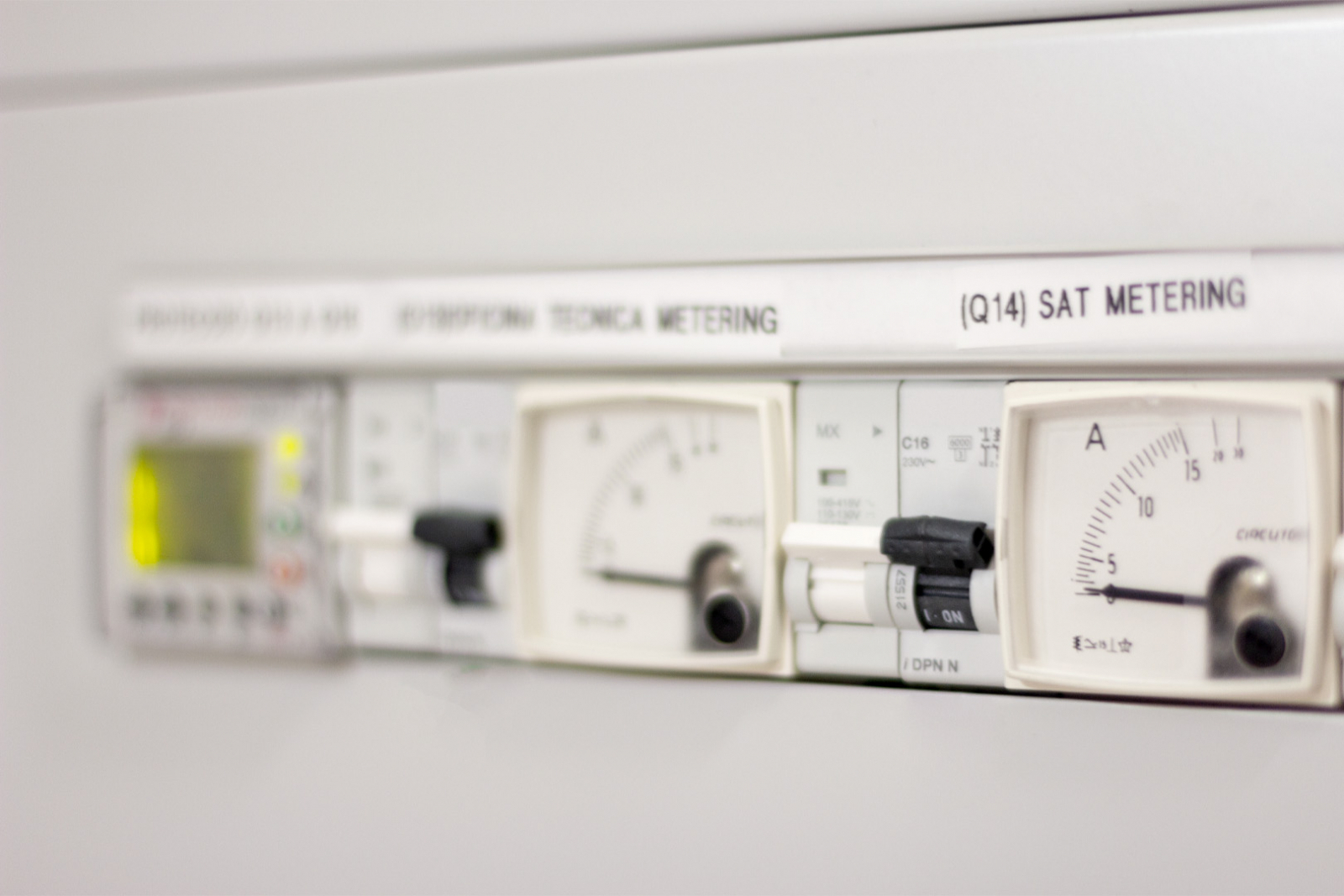 Analogue instruments